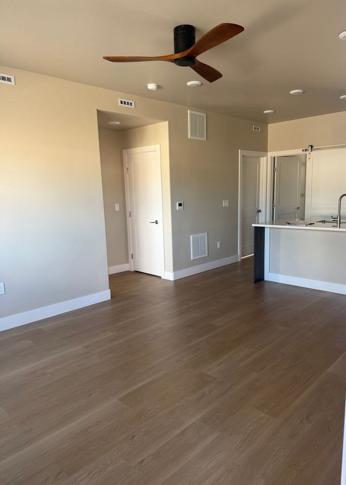 Oak Street Apartments - Photo 2 of 10
