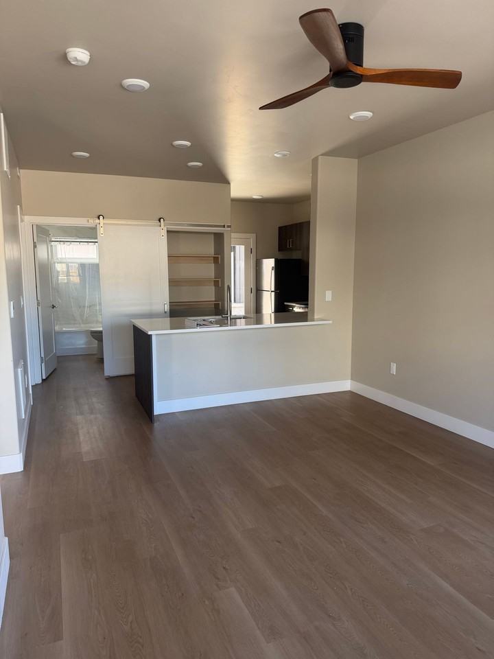 Oak Street Apartments - Photo 3 of 10