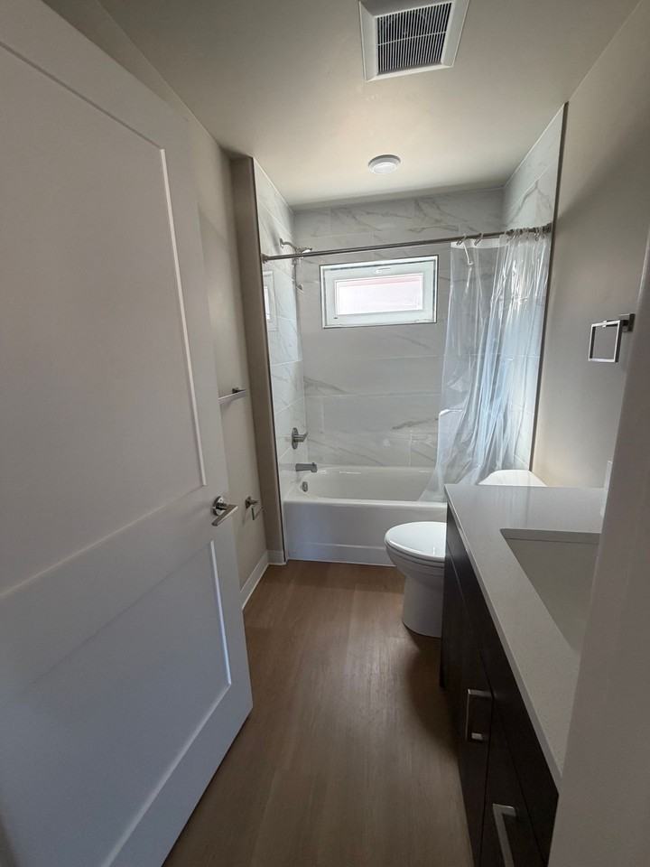 Oak Street Apartments - Photo 6 of 10