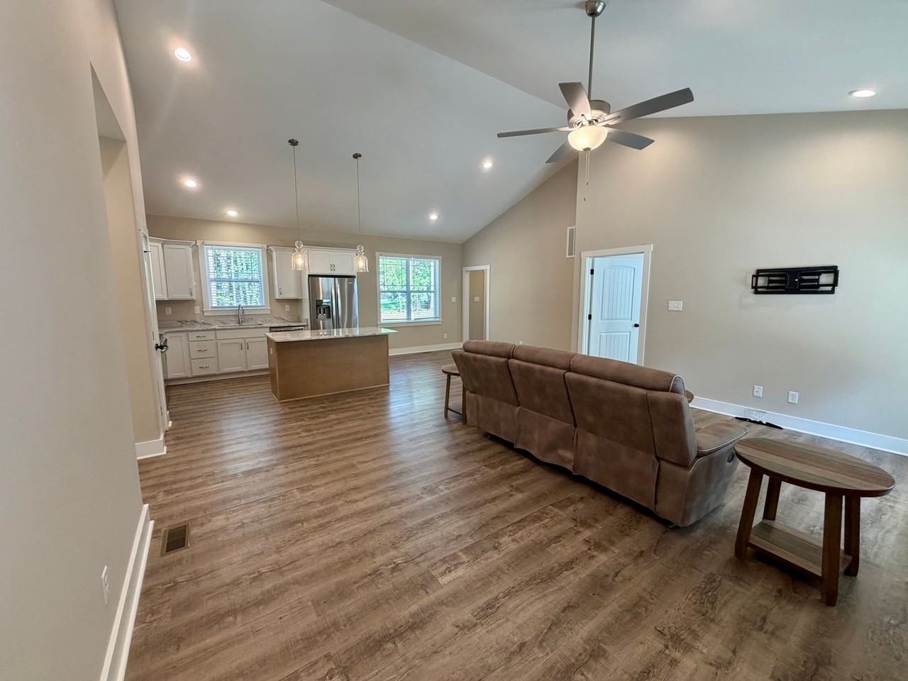 319 Merifield Dr - Photo 2 of 13
