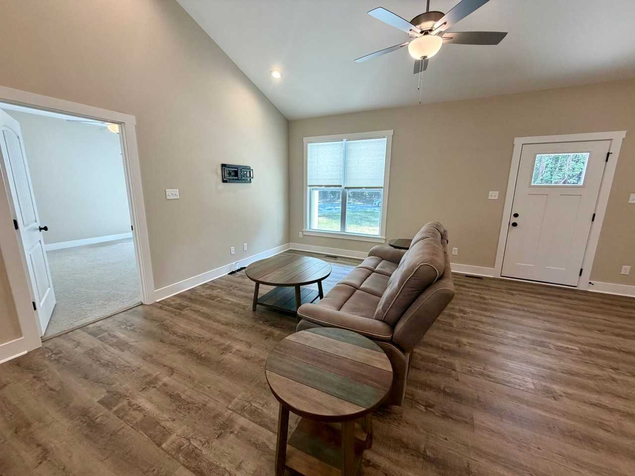 319 Merifield Dr - Photo 3 of 13