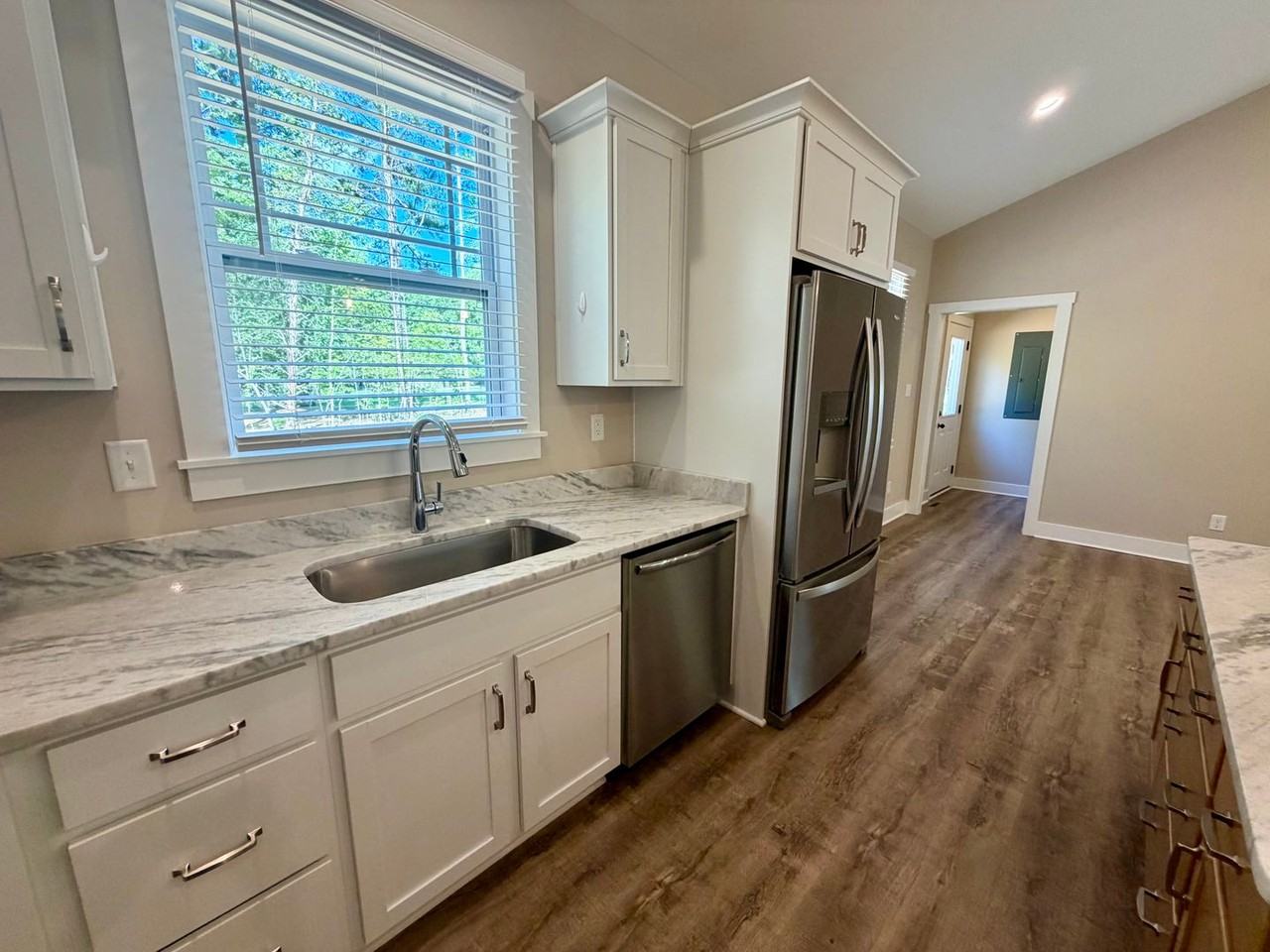 319 Merifield Dr - Photo 6 of 13