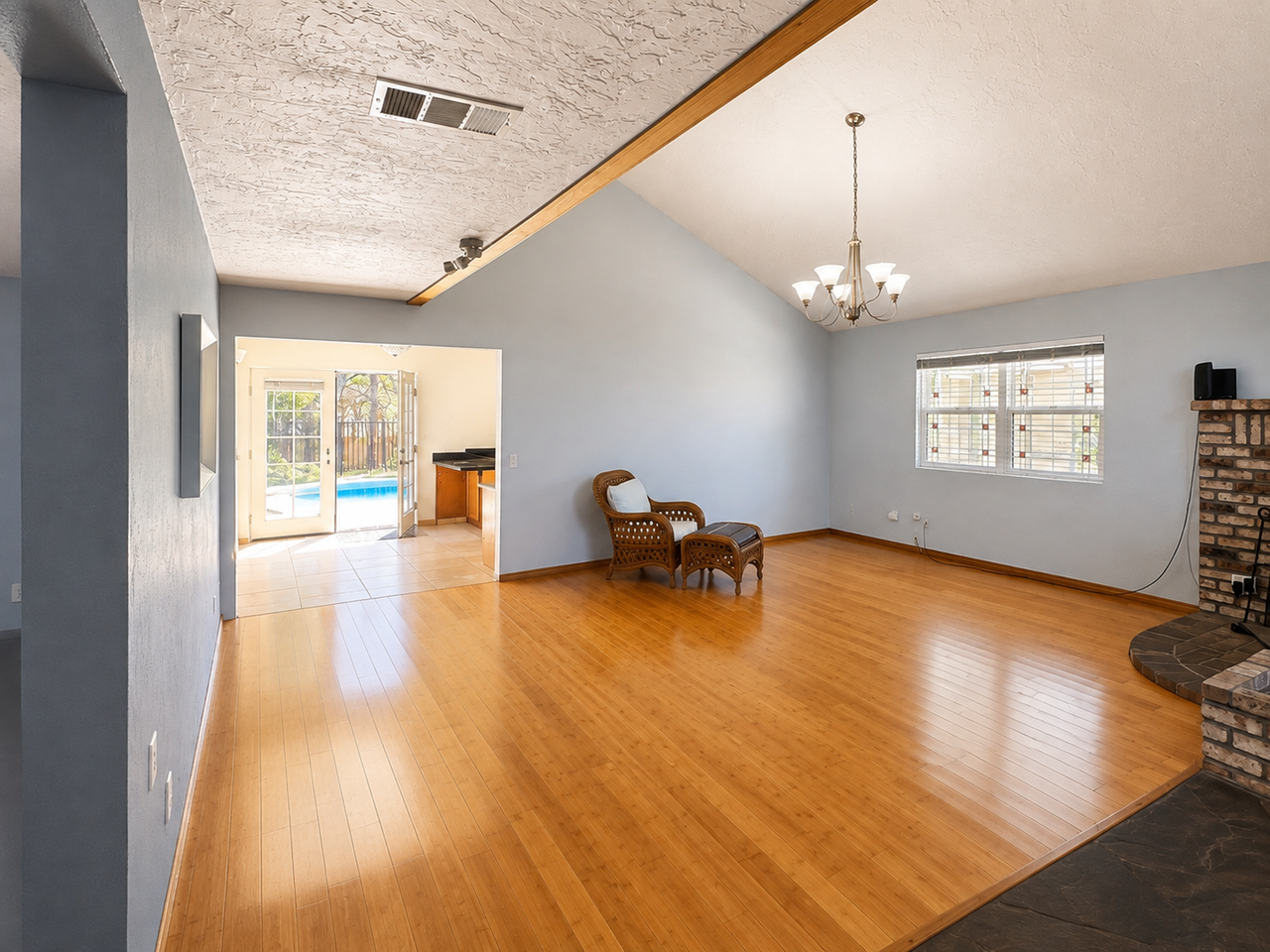 21445 Wilcox Rd - Photo 7 of 24
