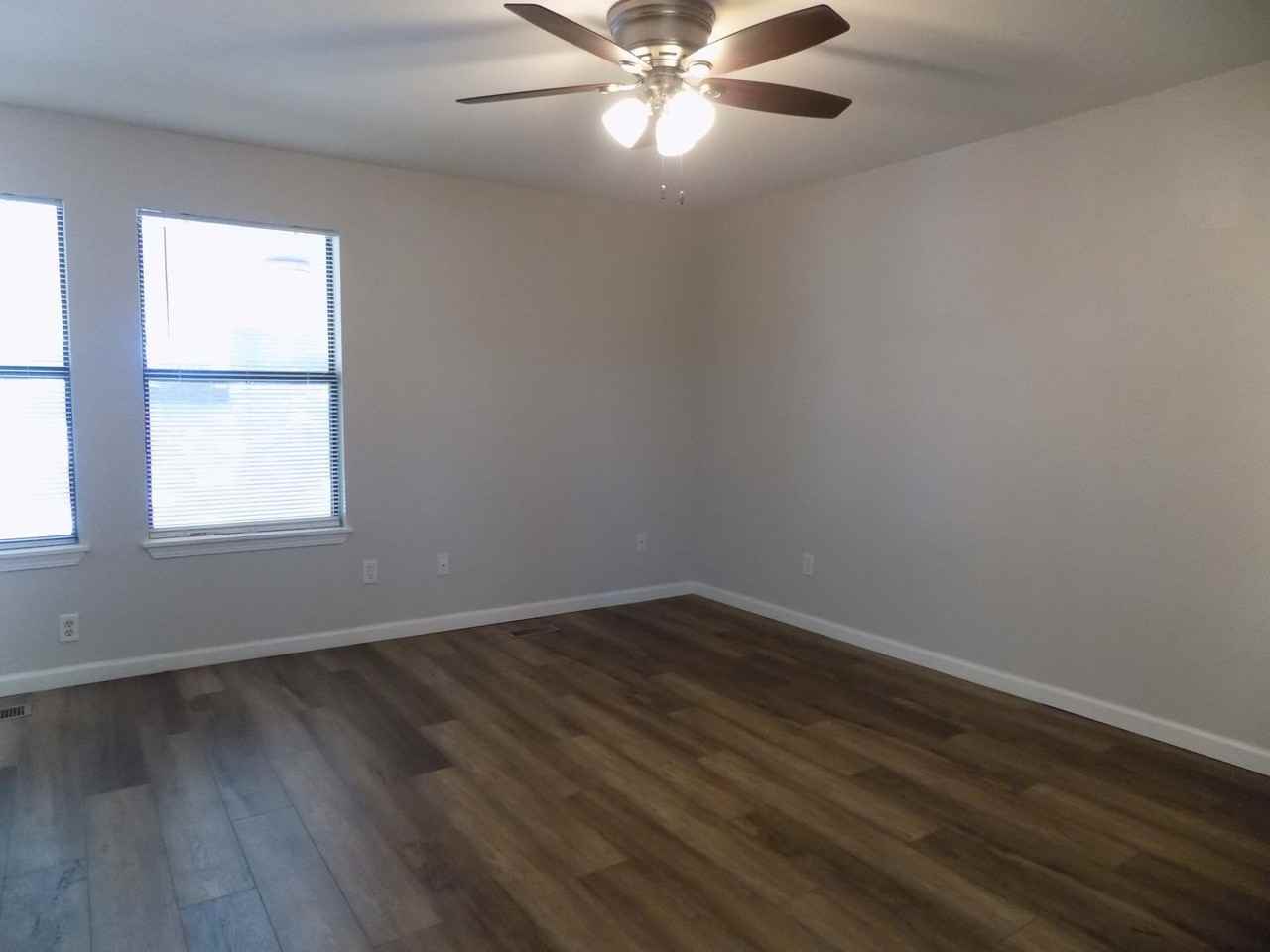 337 Hawthorne St - Photo 2 of 16