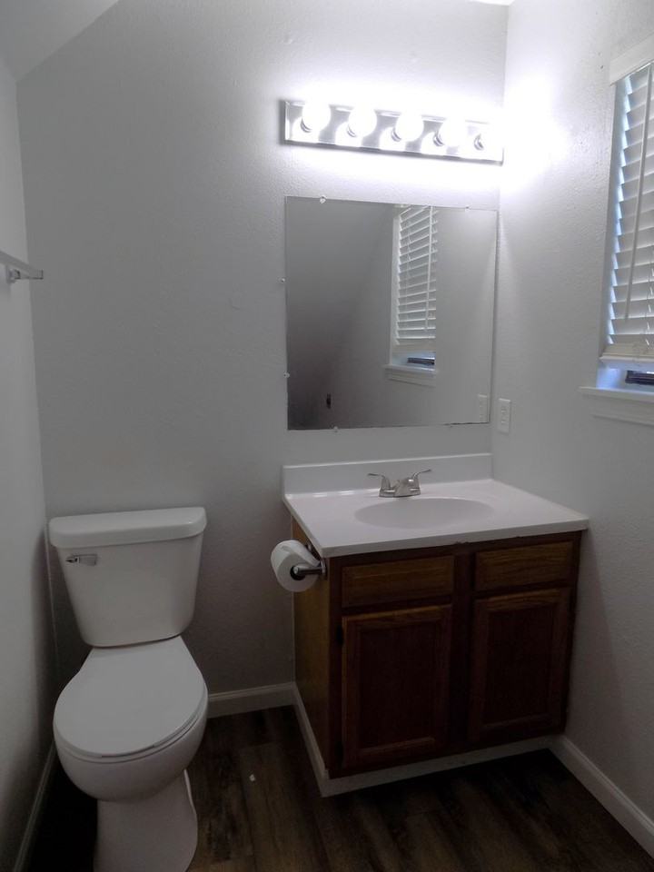 337 Hawthorne St - Photo 6 of 16