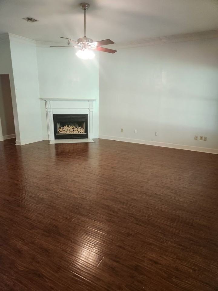 213 Sara Dee Pkwy - Photo 2 of 13