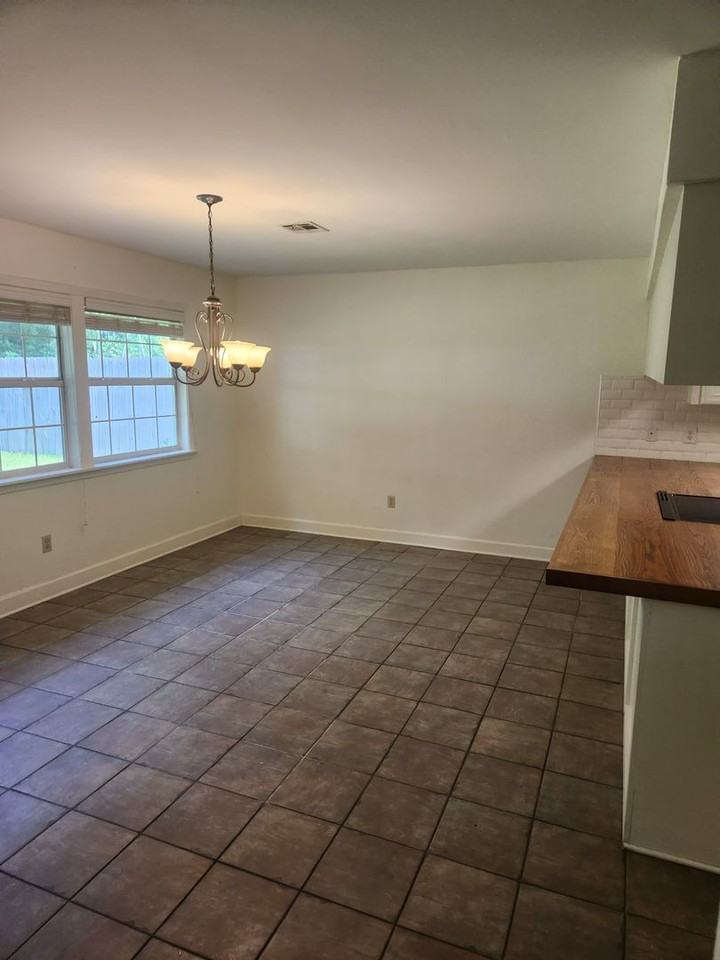 213 Sara Dee Pkwy - Photo 6 of 13