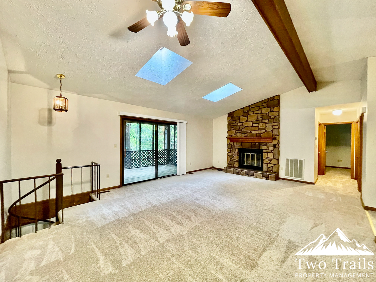 86 View De Lake Dr - Photo 2 of 18