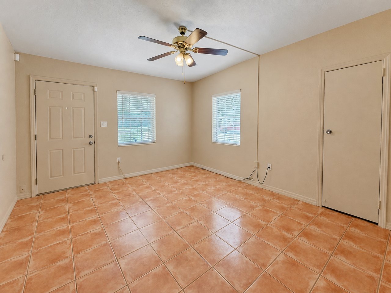 647 San Juan Blvd - Photo 4 of 12