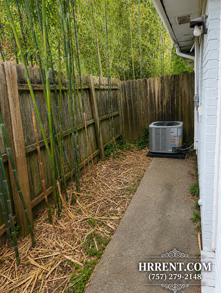 2247 Paris St - Photo 4 of 6