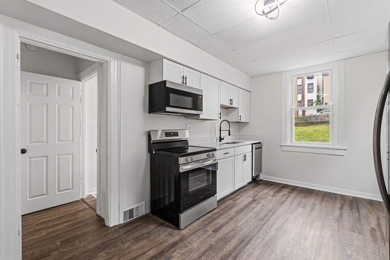 5206 Lotus Way - Photo 7 of 24