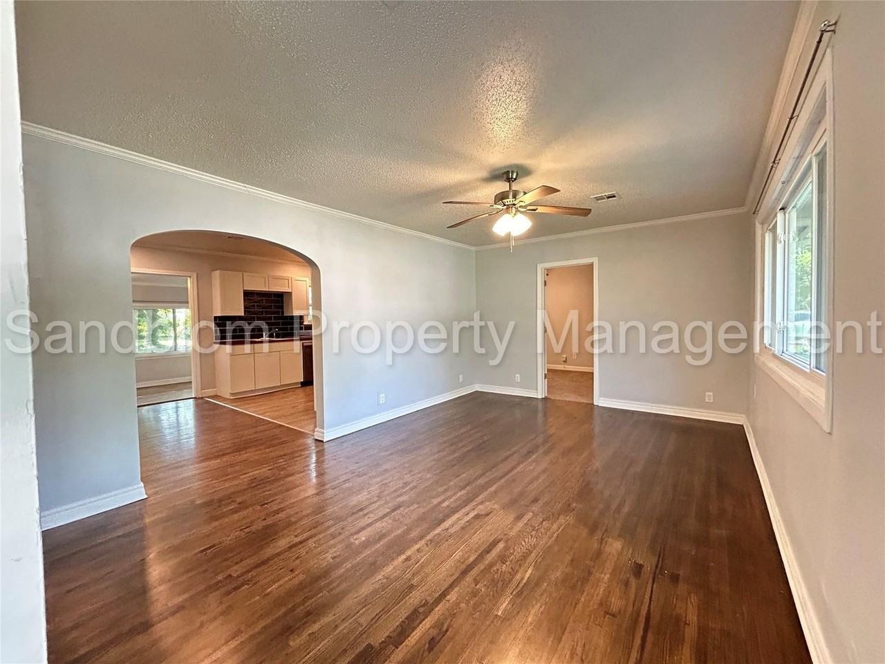 1324 S Erie Ave - Photo 2 of 20