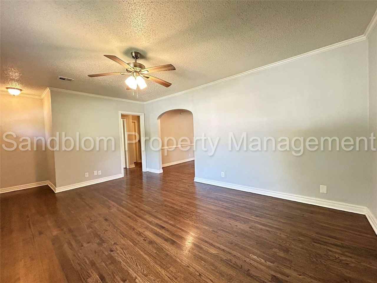 1324 S Erie Ave - Photo 3 of 20