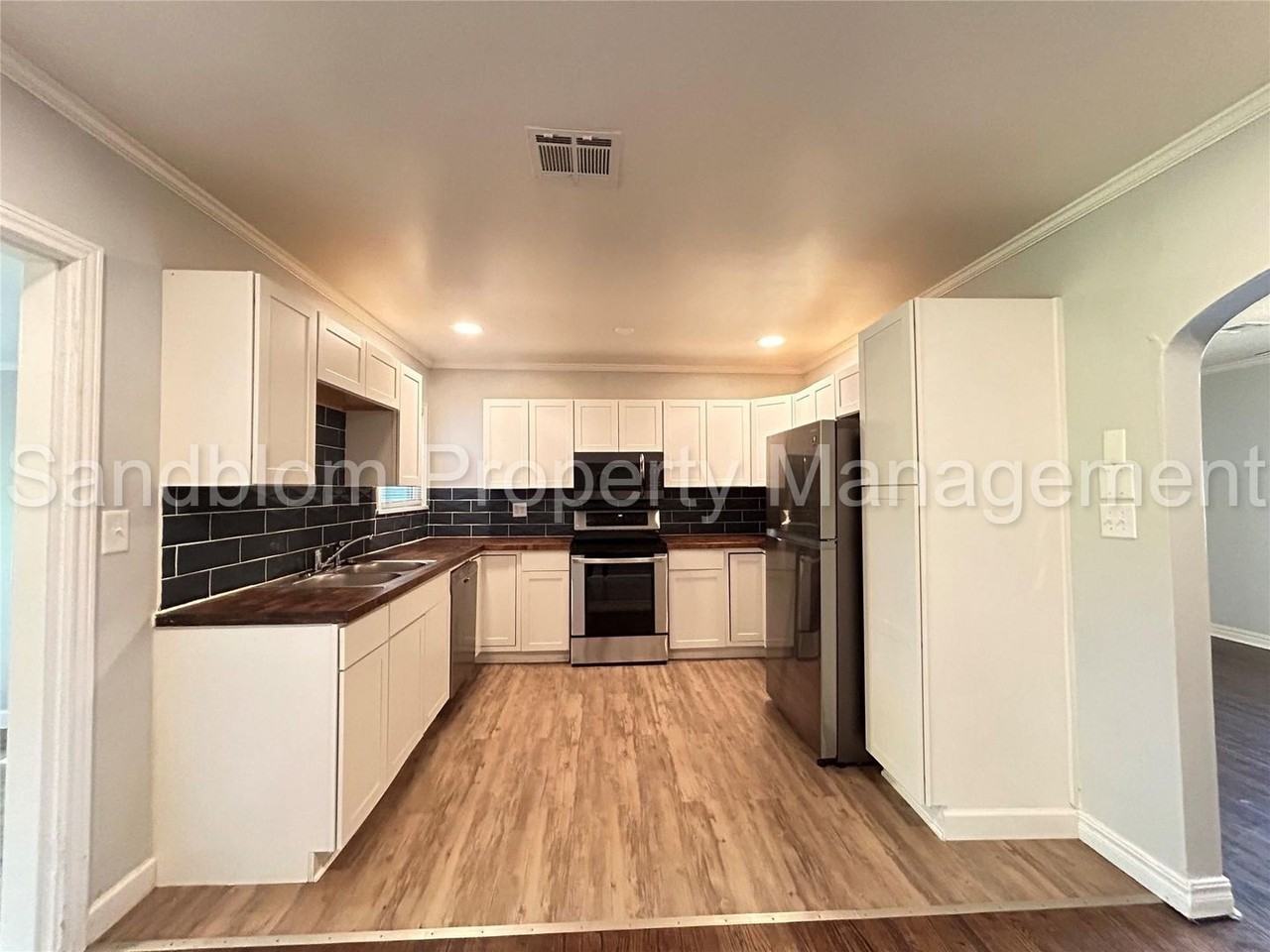 1324 S Erie Ave - Photo 6 of 20