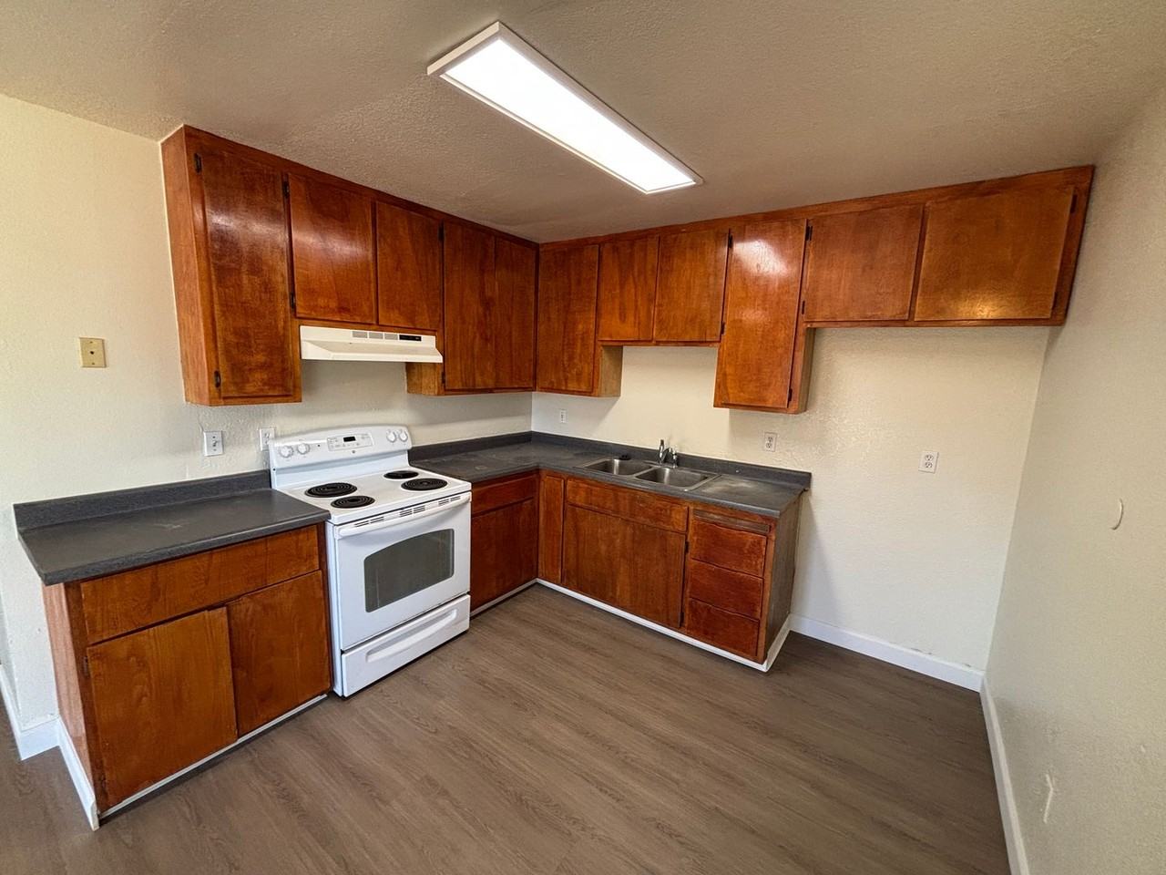 6801 Woodbine Ave - Photo 4 of 16