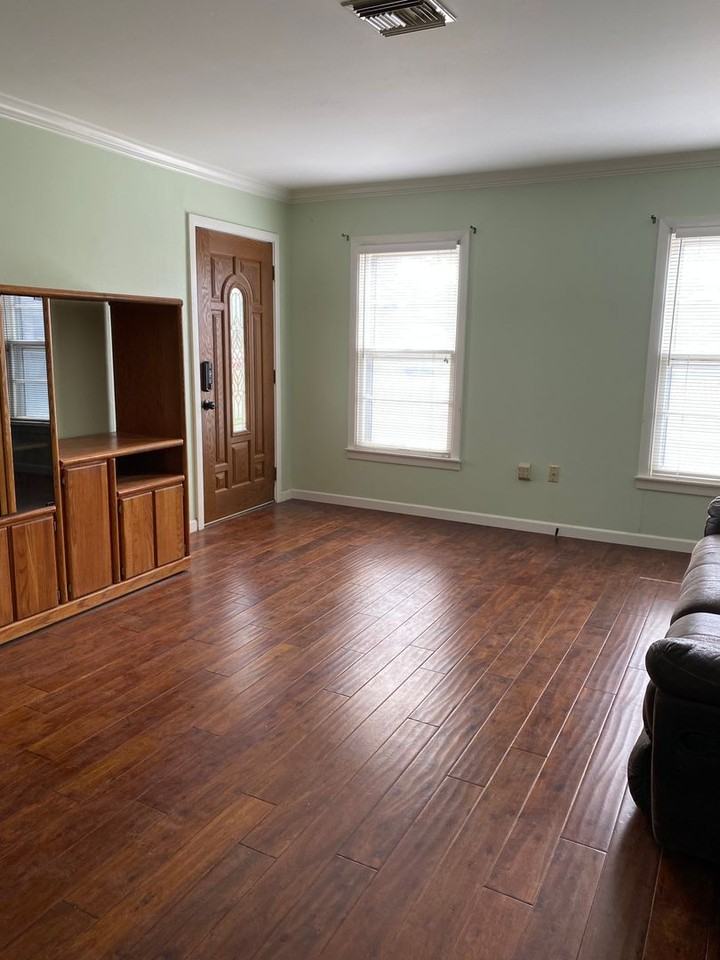 2408 W 11th St - Photo 2 of 17