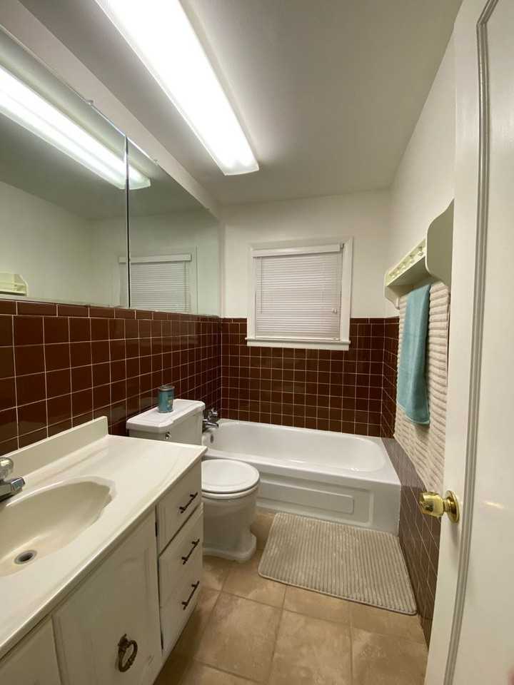 2408 W 11th St - Photo 5 of 17