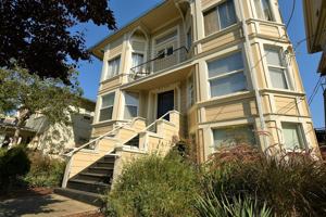 featured image of 4114 Howe St