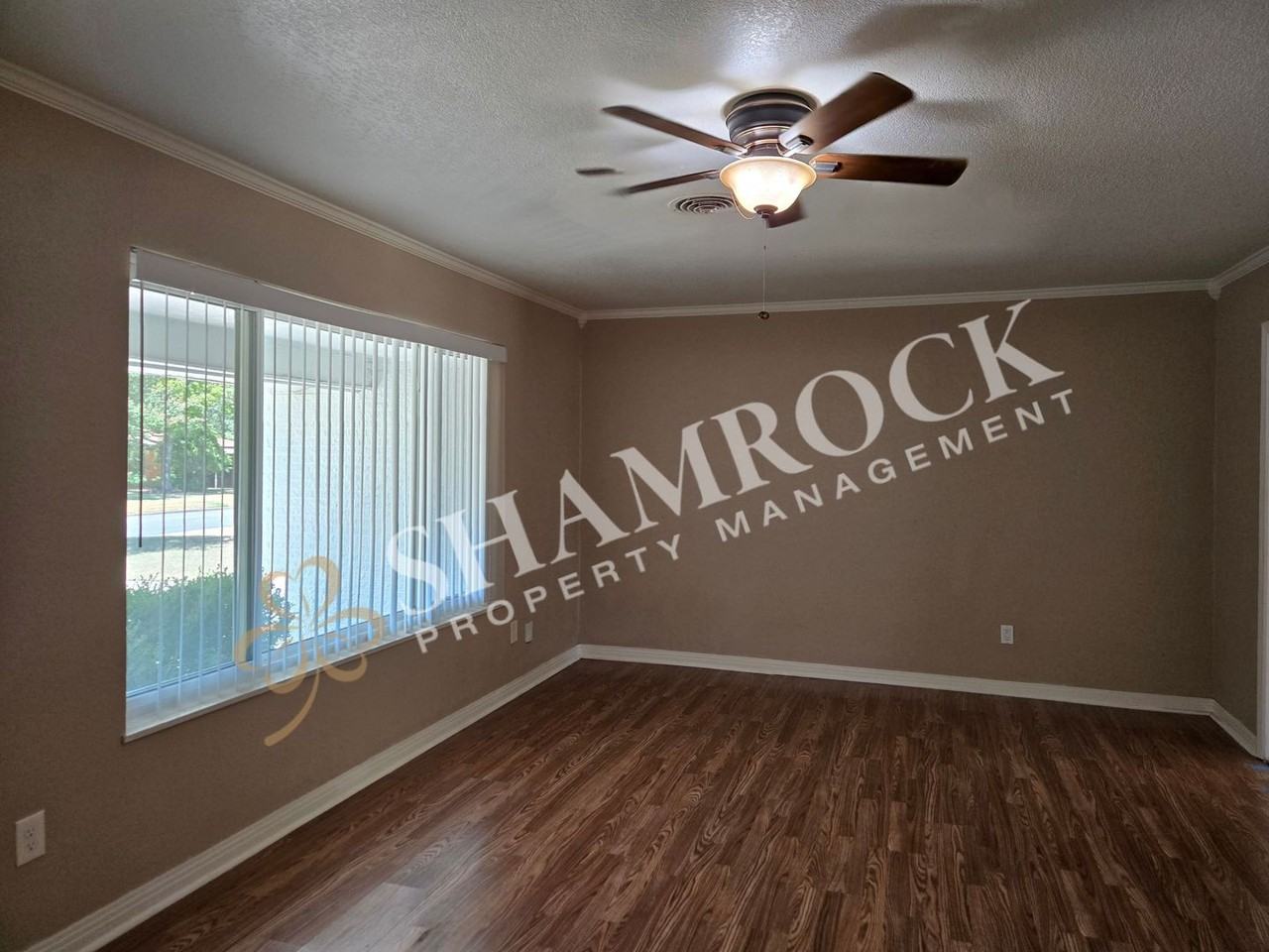 409 Sharron Dr - Photo 4 of 20