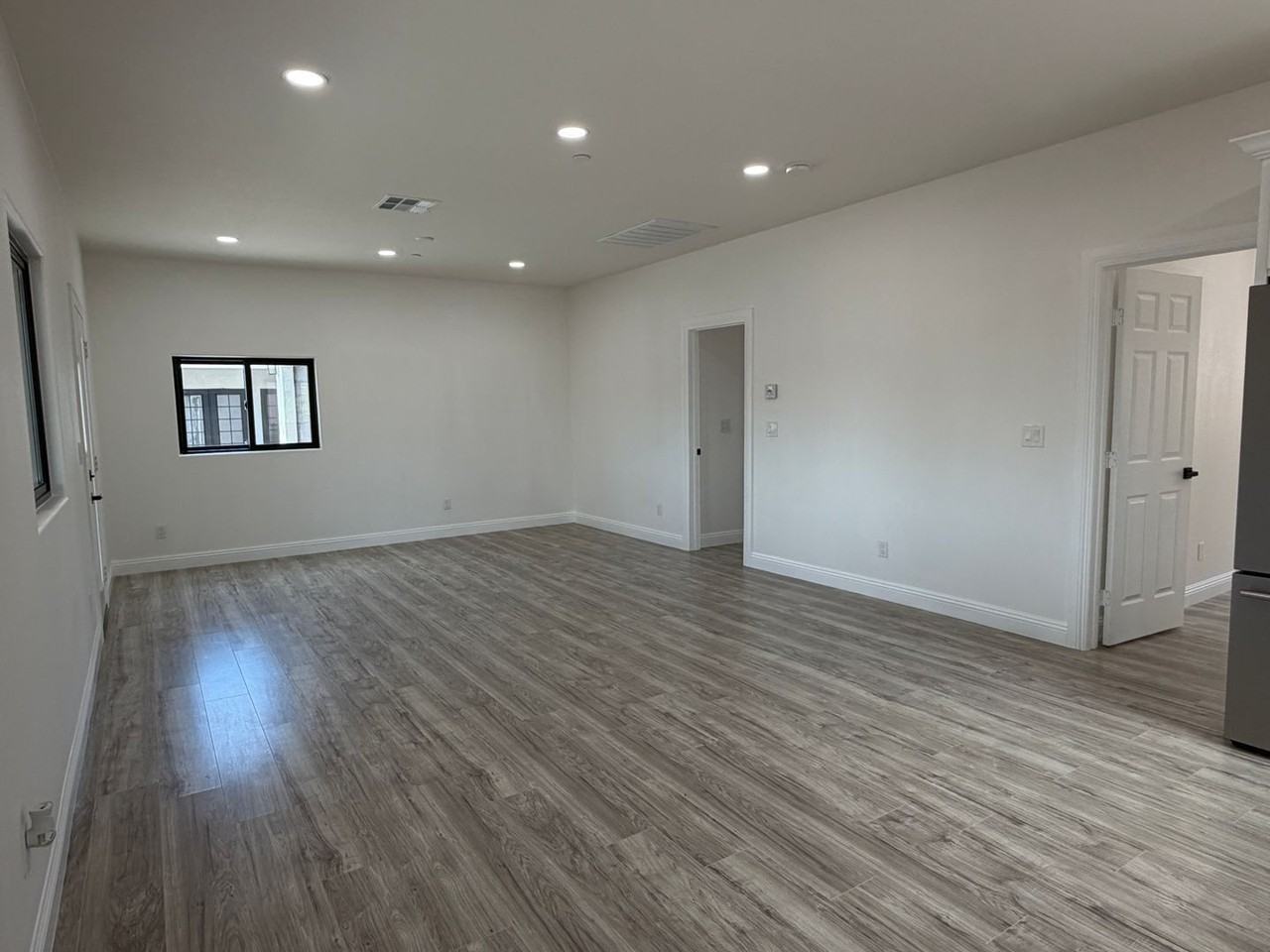 4463 Gilchrist Dr - Photo 4 of 20