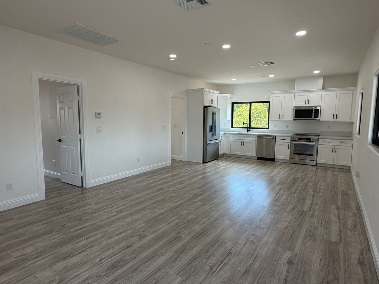 4463 Gilchrist Dr - Photo 5 of 20