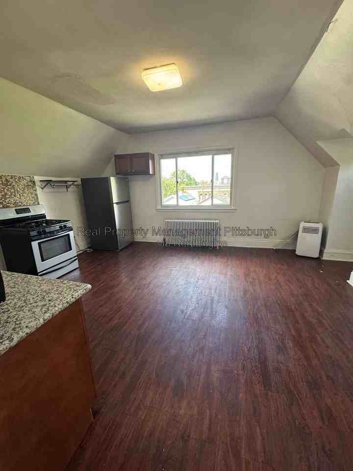 700 Ivy St - Photo 2 of 15
