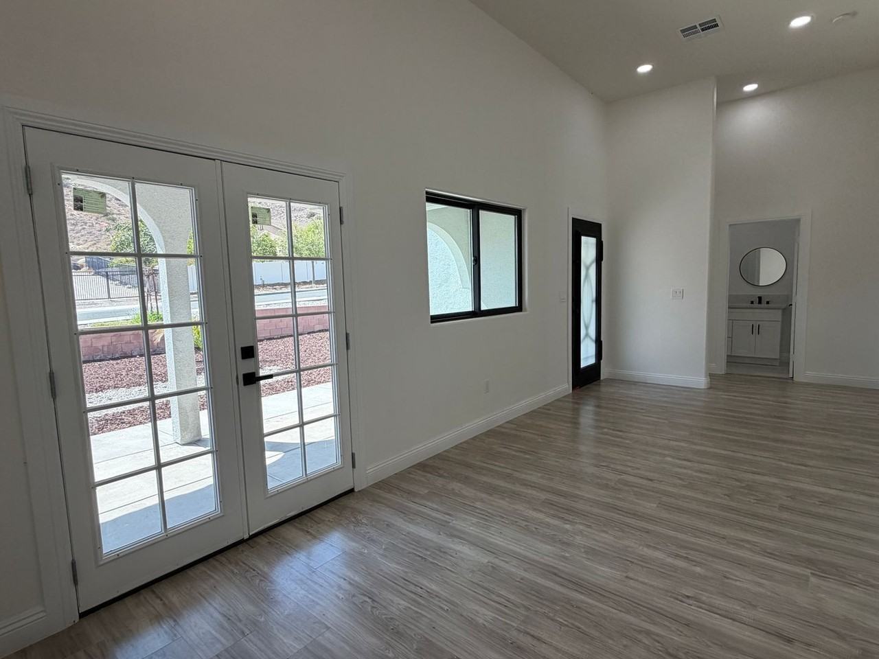 4465 Gilchrist Dr - Photo 4 of 35