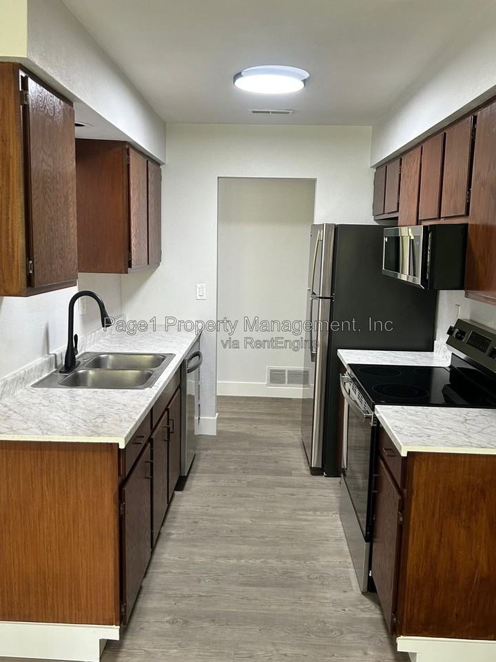 3807 Sage Dr #B - Photo 6 of 9
