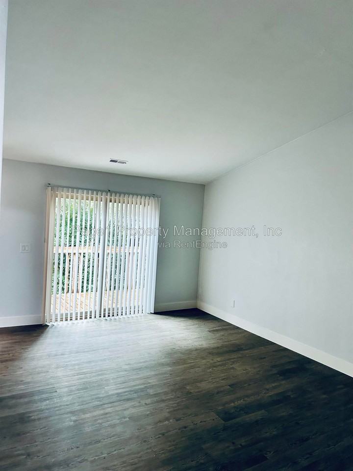 3821 Sage Dr #E - Photo 7 of 9