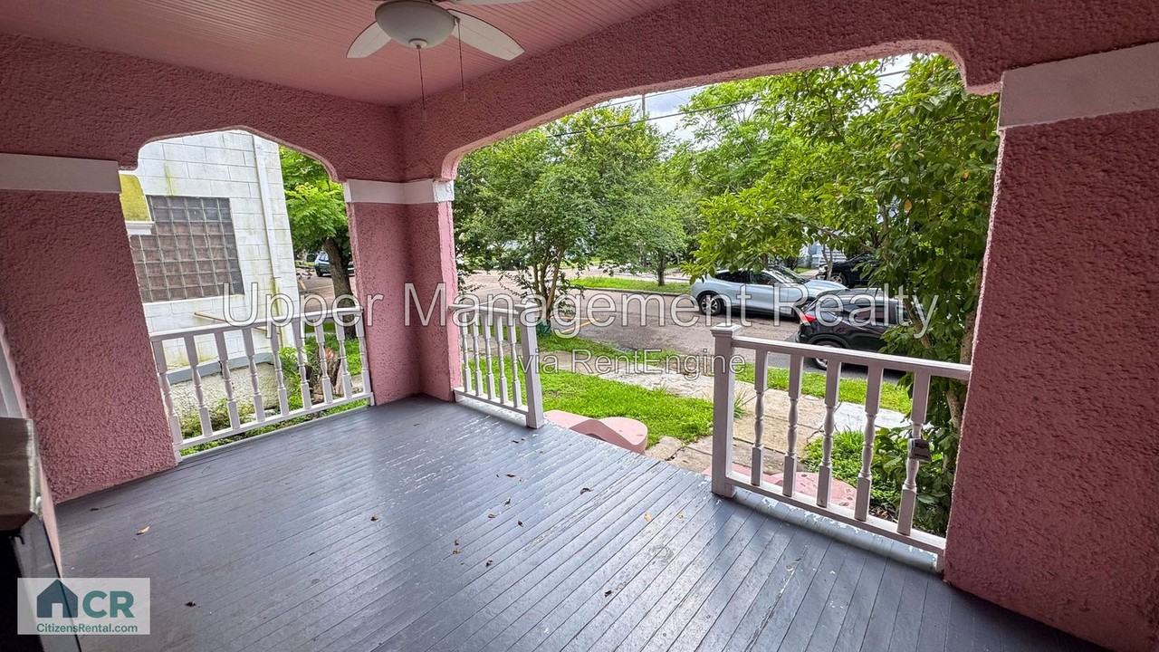 2205 Broadway St - Photo 2 of 14