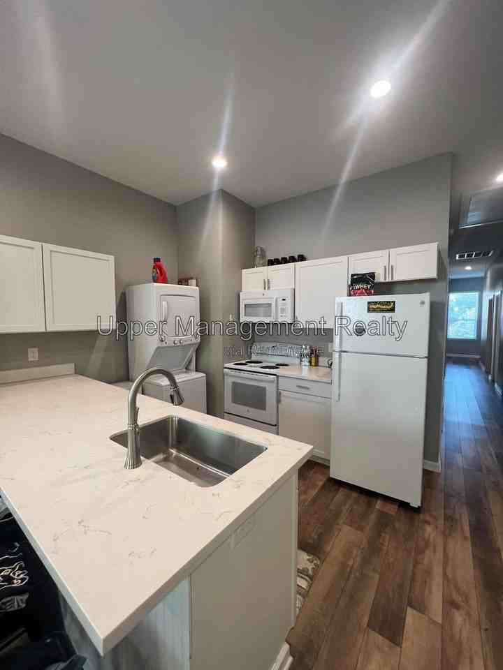 7522 Burthe St #B - Photo 3 of 9