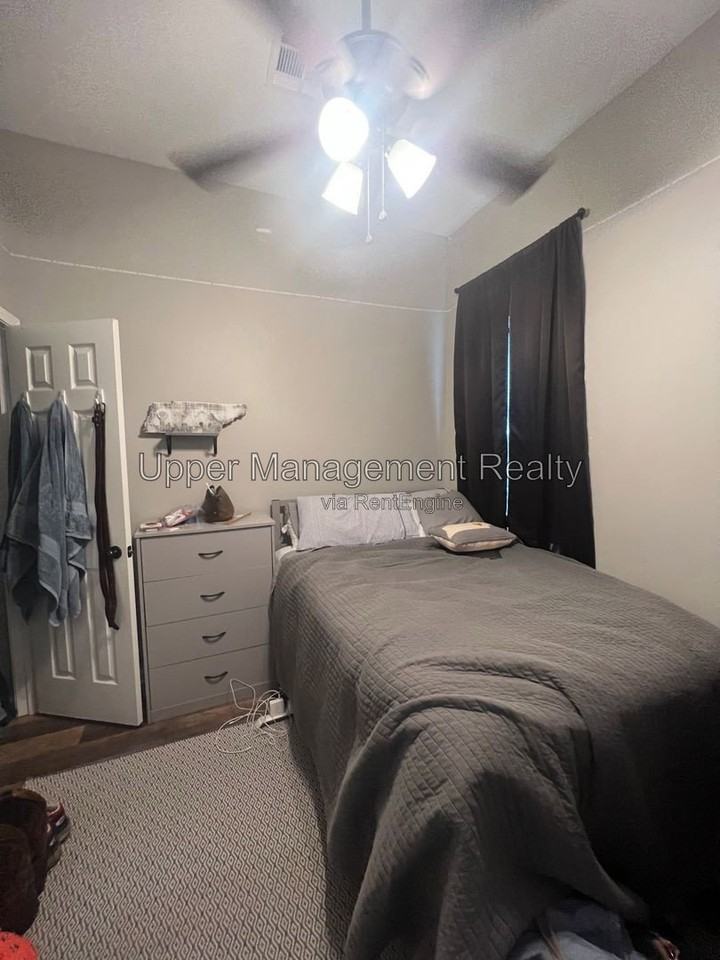 7522 Burthe St #B - Photo 7 of 9