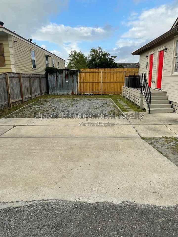 1302 Congress St #1302 - Photo 4 of 11