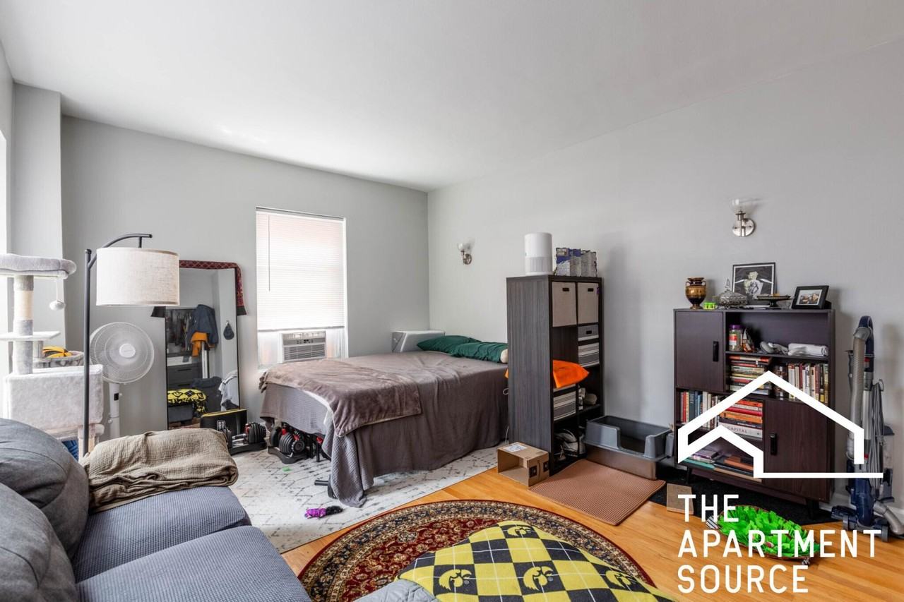 732 W Bittersweet Pl #1203 - Photo 3 of 24