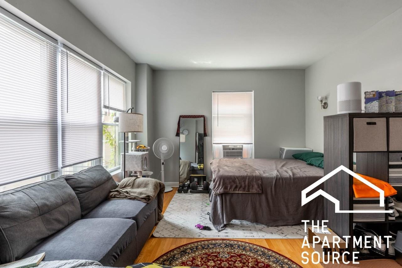 732 W Bittersweet Pl #1203 - Photo 4 of 24