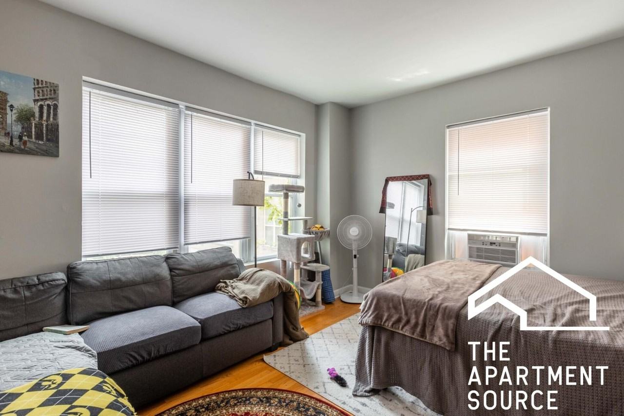 732 W Bittersweet Pl #1203 - Photo 5 of 24