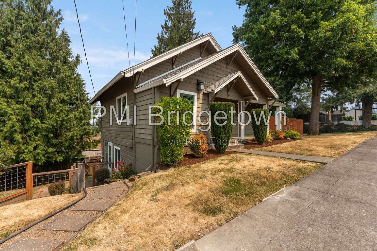 1115 13th St - Photo 2 of 35