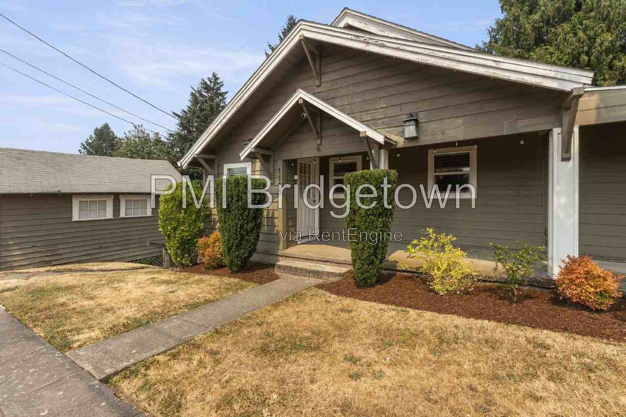 1115 13th St - Photo 3 of 35