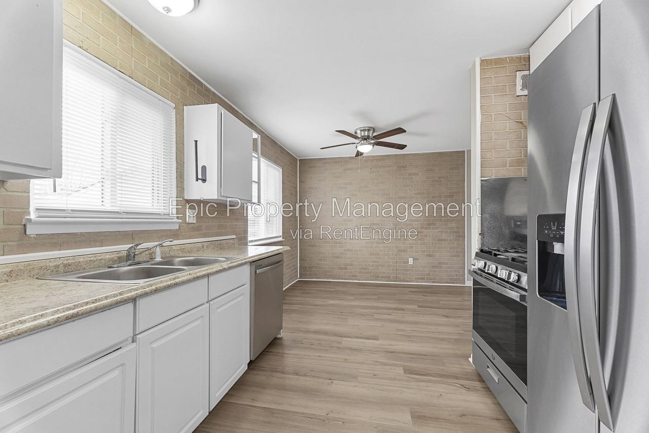 27081 Leroy St - Photo 2 of 13