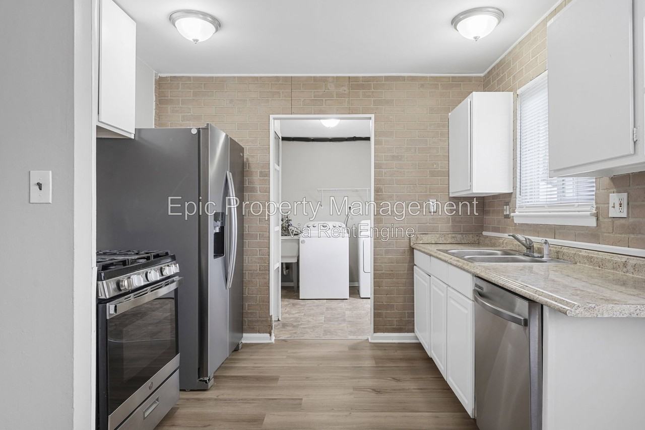 27081 Leroy St - Photo 3 of 13