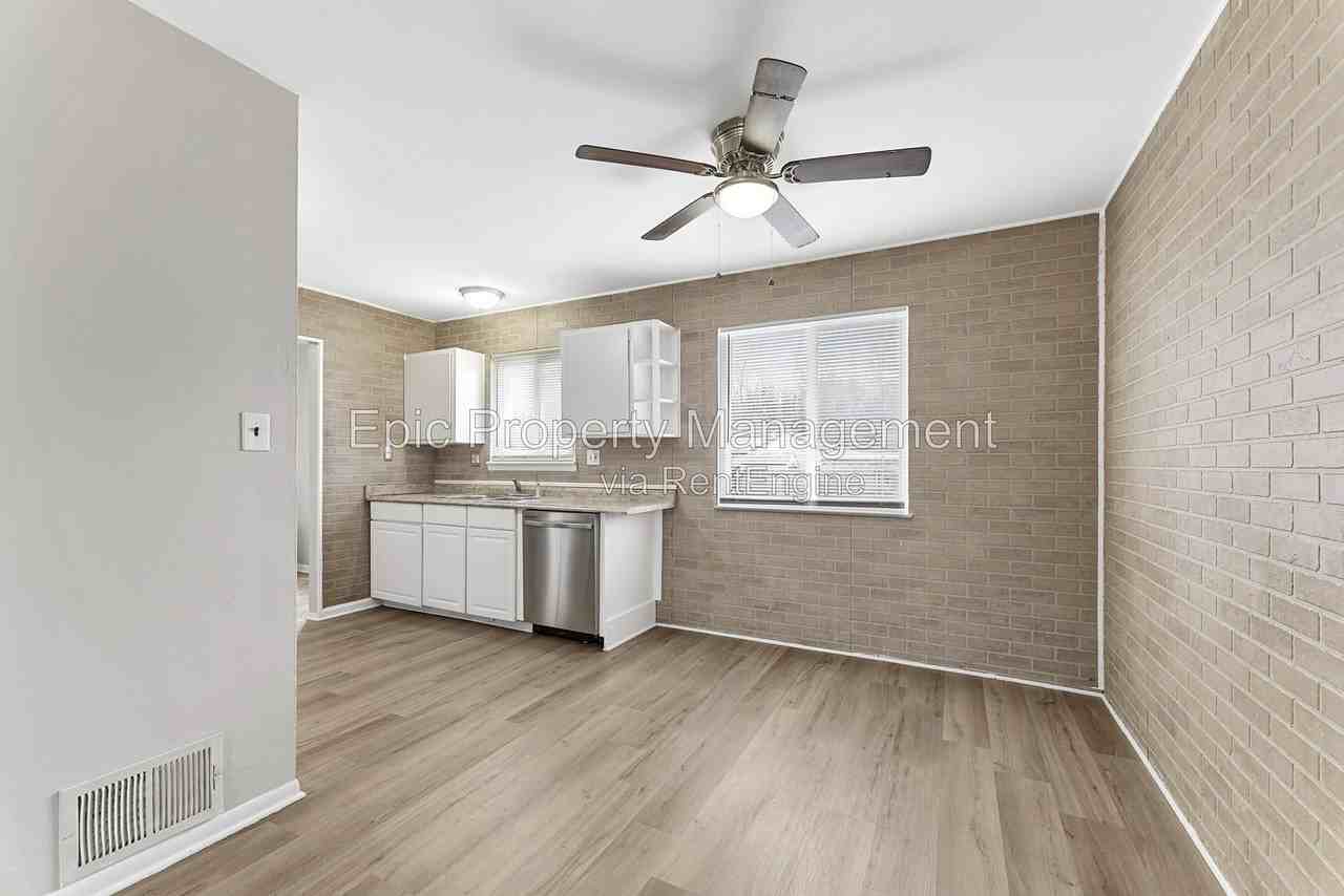 27081 Leroy St - Photo 4 of 13
