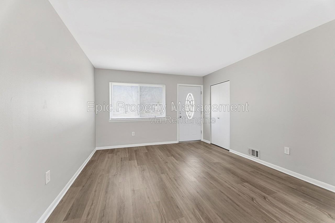 27081 Leroy St - Photo 6 of 13