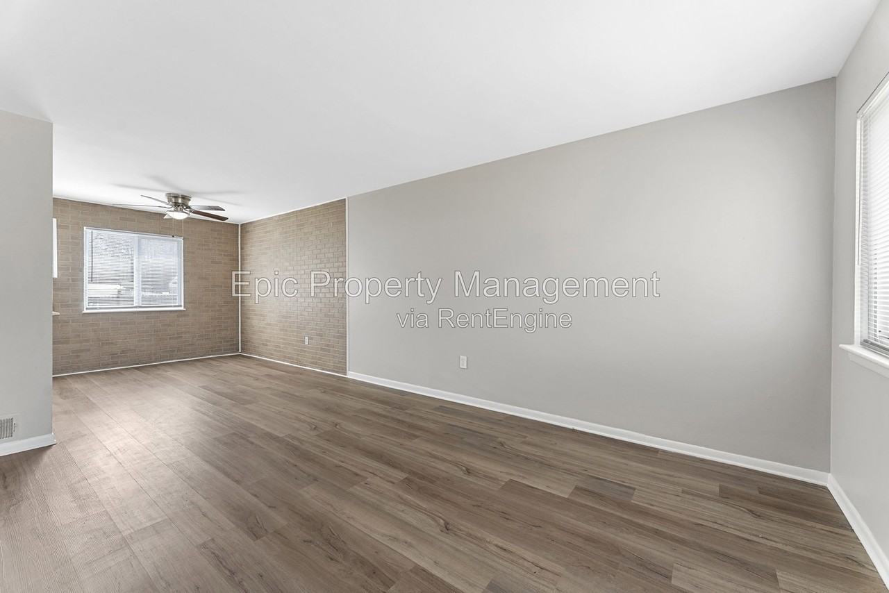 27081 Leroy St - Photo 7 of 13