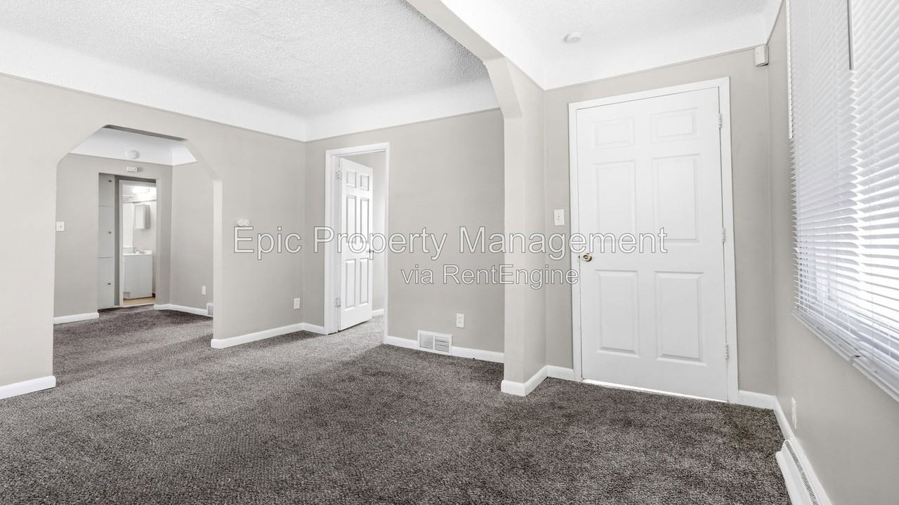 23684 Blackett Ave - Photo 5 of 14