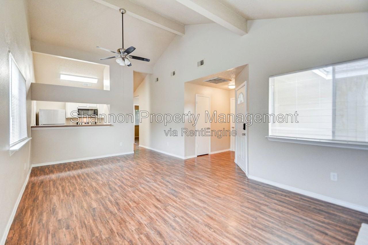13106 Townwood Dr - Photo 3 of 19