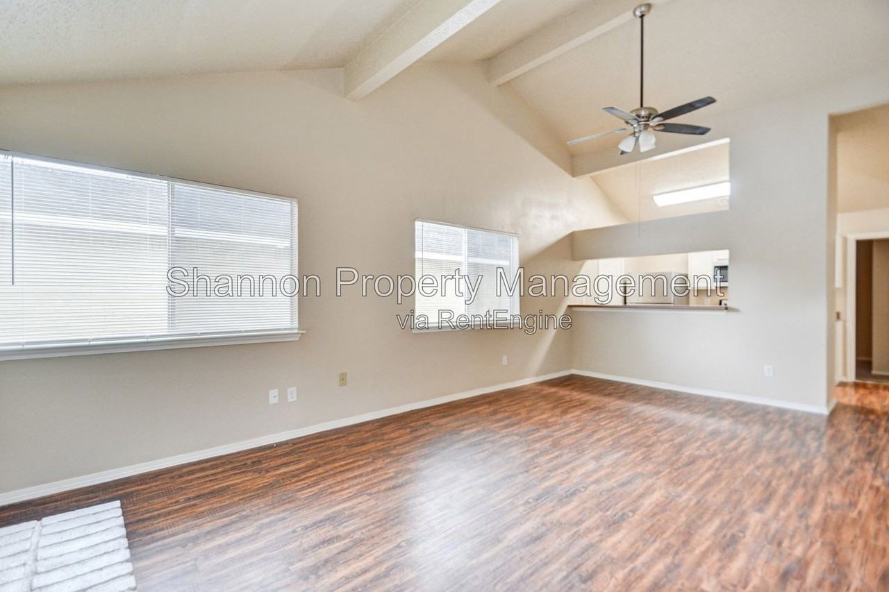 13106 Townwood Dr - Photo 5 of 19