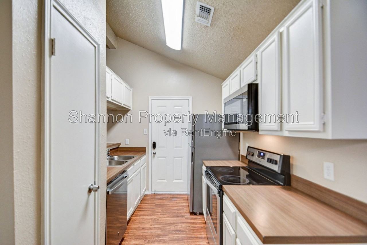 13106 Townwood Dr - Photo 6 of 19
