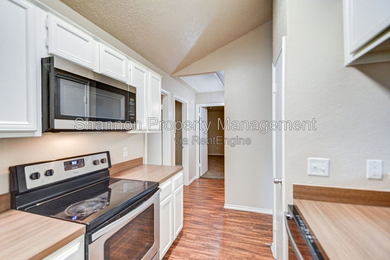 13106 Townwood Dr - Photo 7 of 19