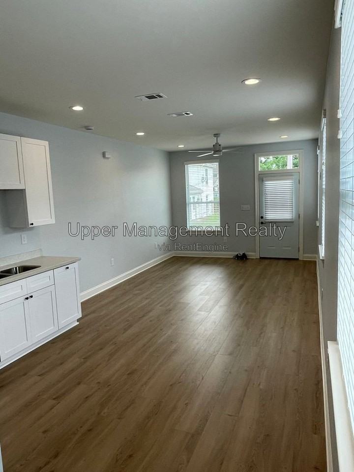 3418 3rd St #3418 - Photo 3 of 20