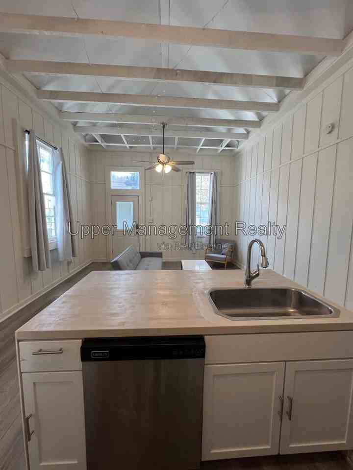1134 Adams St #1134 - Photo 3 of 9